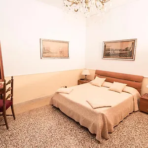 appartamento-alla-fenice-venice.hotelslidodijesolo.com/