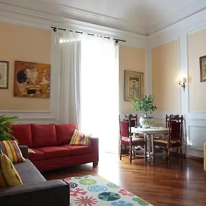 elegante-appartamento-centro-storico.taorminaitalyhotels.com/